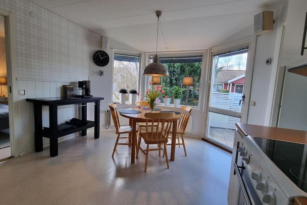 Trivsamt Parhus I Lugnt Omrade Inne I Tranas! Bagian luar foto
