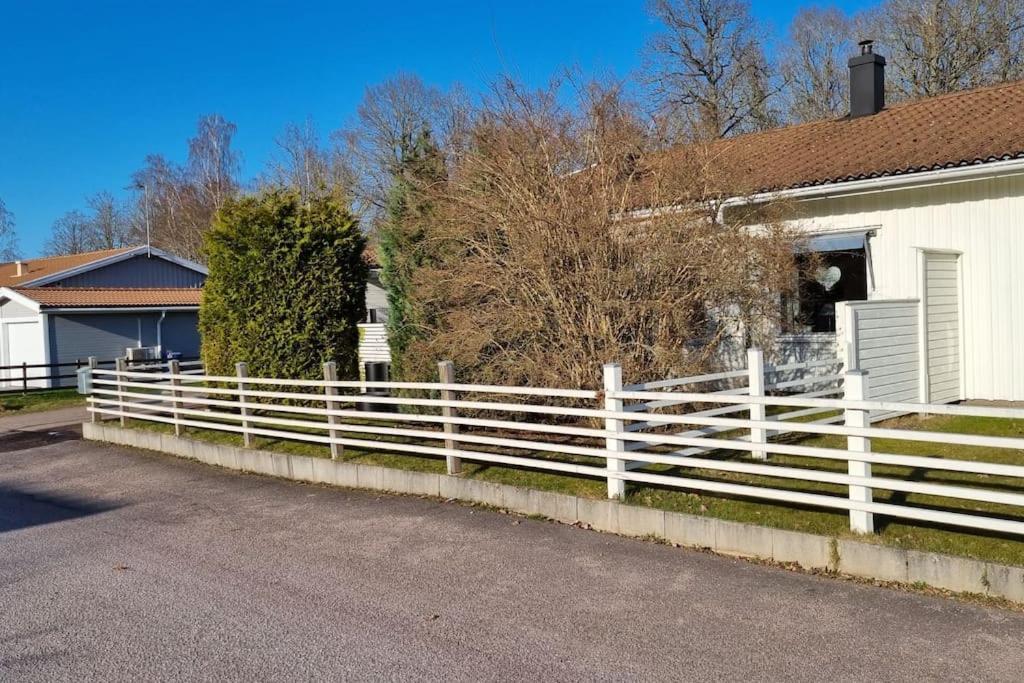 Trivsamt Parhus I Lugnt Omrade Inne I Tranas! Bagian luar foto