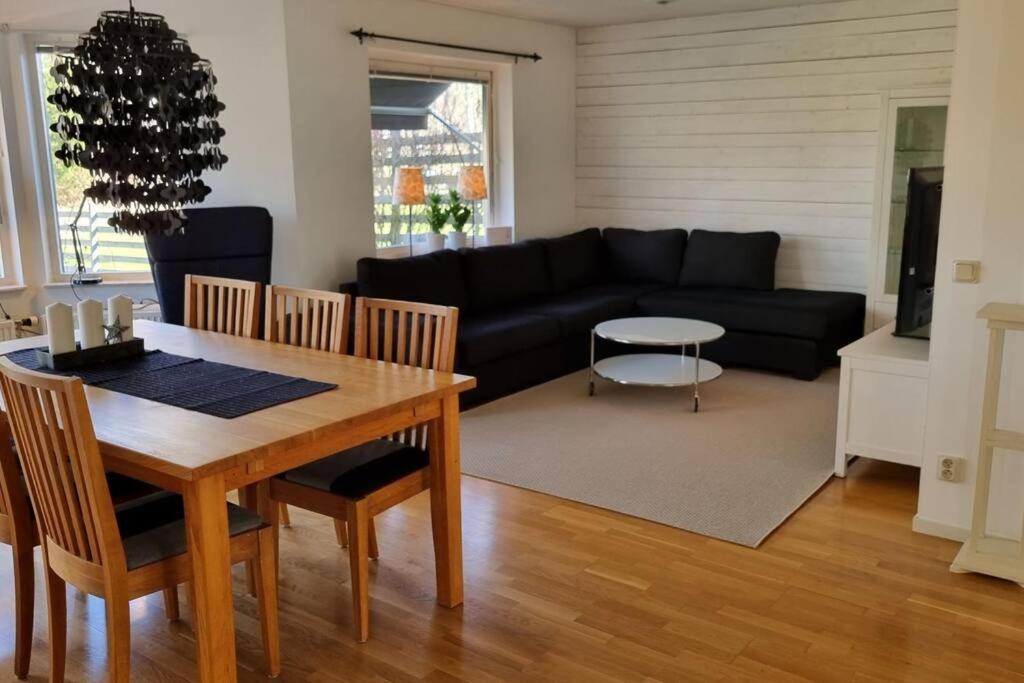 Trivsamt Parhus I Lugnt Omrade Inne I Tranas! Bagian luar foto