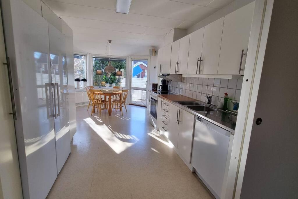 Trivsamt Parhus I Lugnt Omrade Inne I Tranas! Bagian luar foto