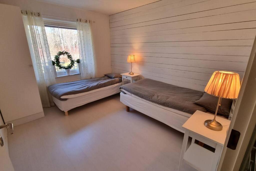 Trivsamt Parhus I Lugnt Omrade Inne I Tranas! Bagian luar foto