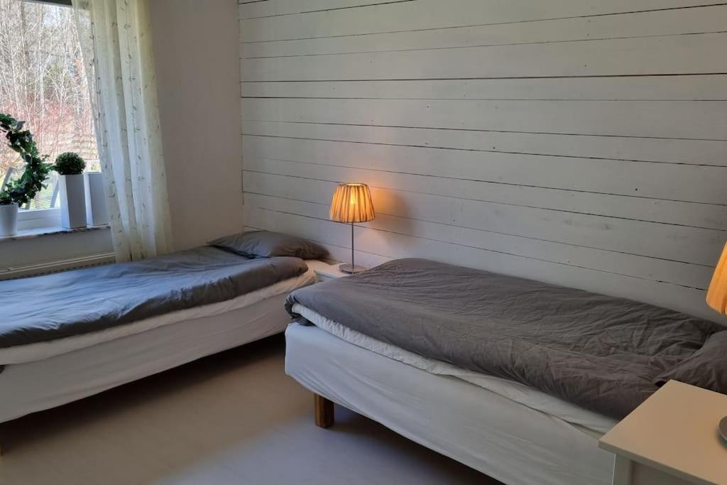 Trivsamt Parhus I Lugnt Omrade Inne I Tranas! Bagian luar foto