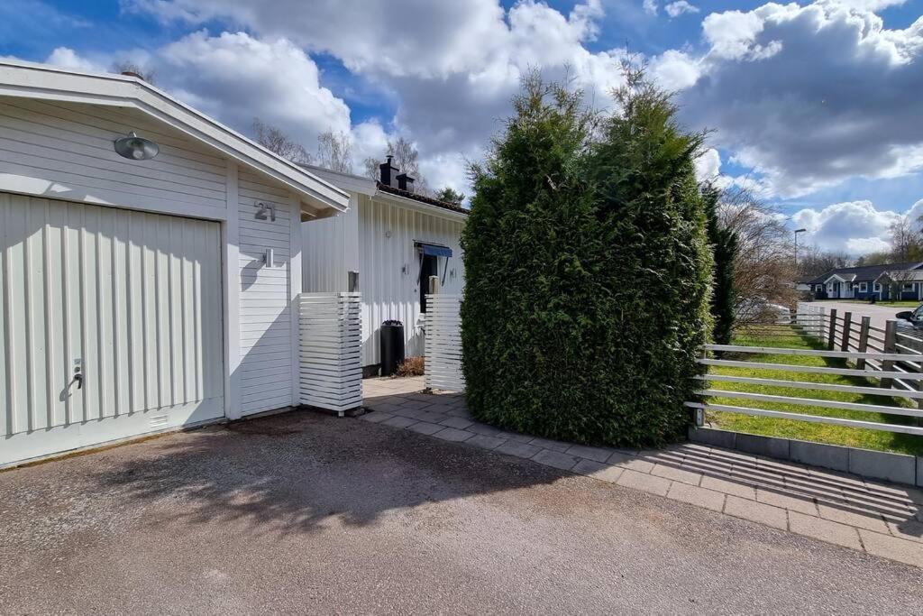 Trivsamt Parhus I Lugnt Omrade Inne I Tranas! Bagian luar foto