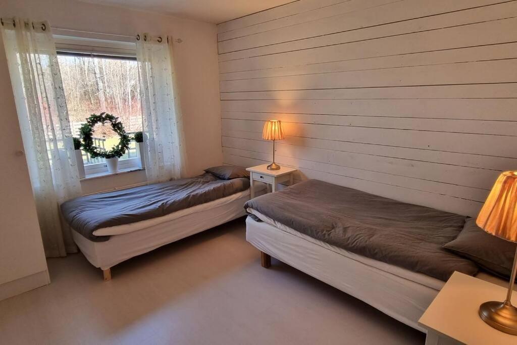 Trivsamt Parhus I Lugnt Omrade Inne I Tranas! Bagian luar foto